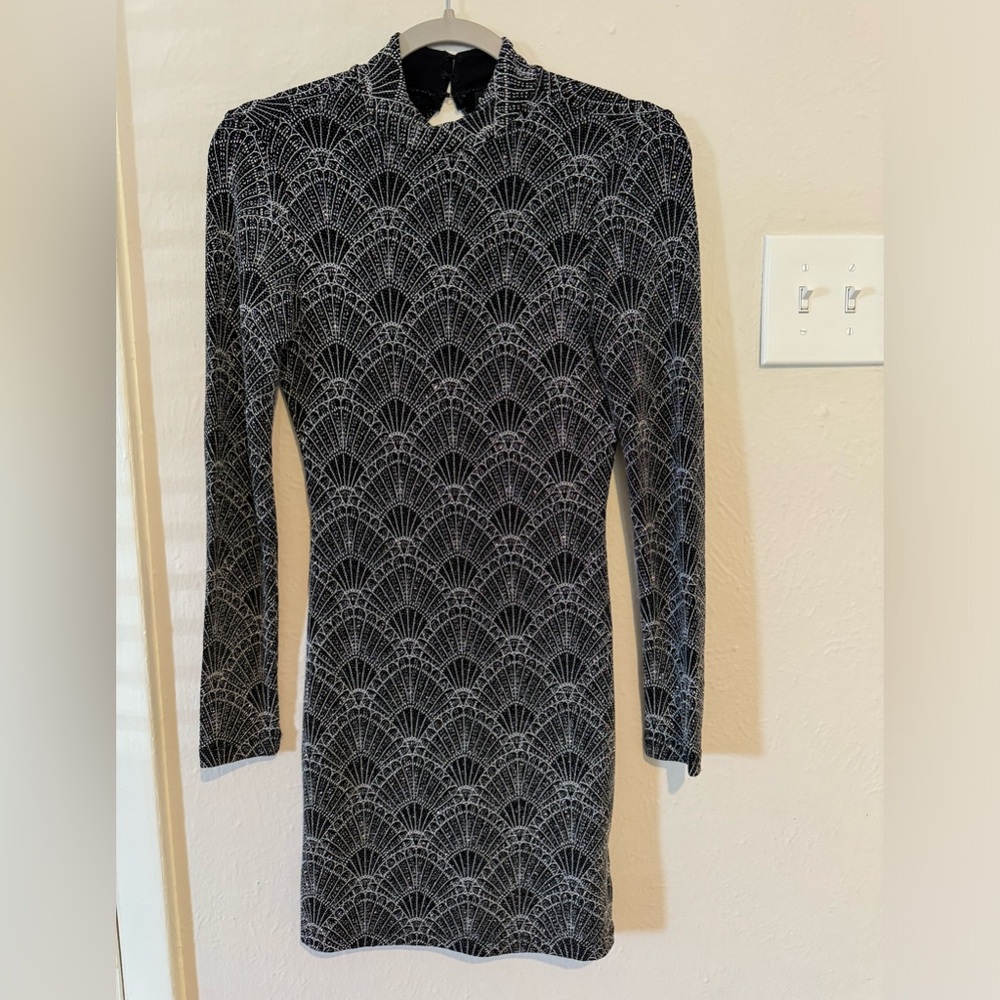 Women’s long sleeve bodycon style dress, size 6